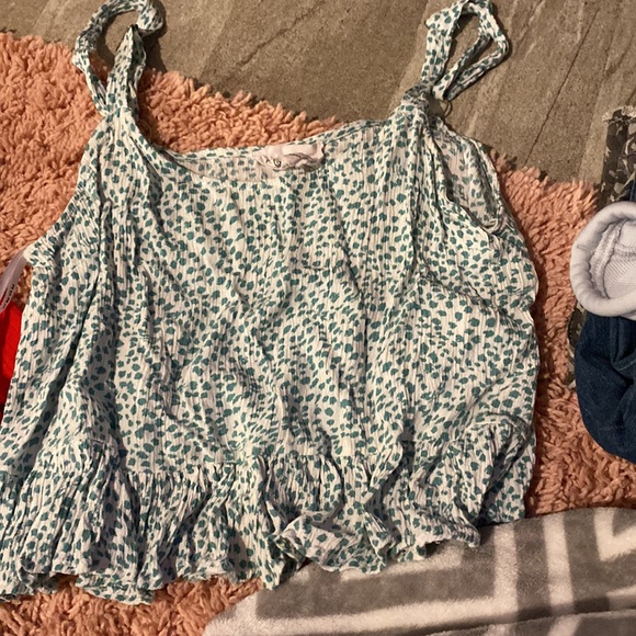 3 cute tanks - Picture 3 of 6